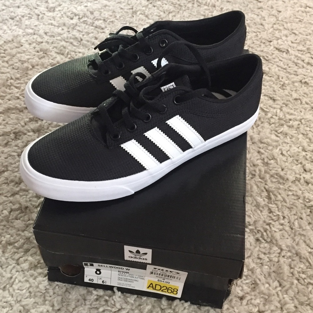 Adidas Sneakers